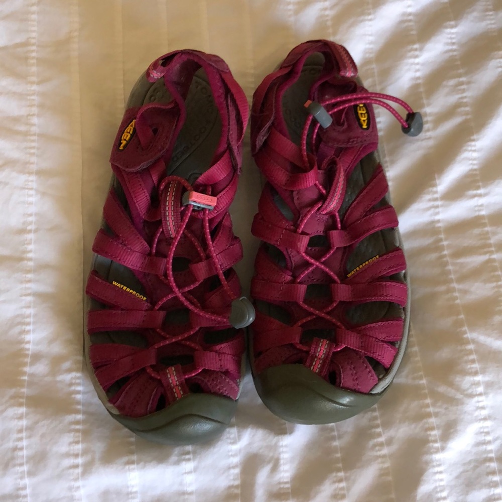 Like new keen sandals